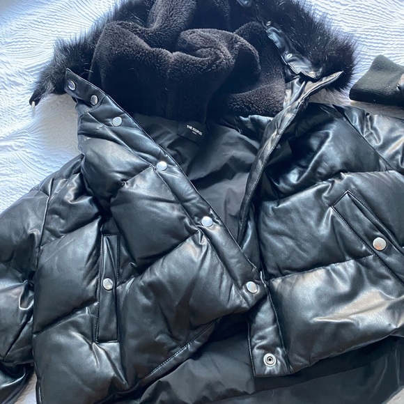 The Kooples Paris cropped puffer jacket. - Picture 2 of 7